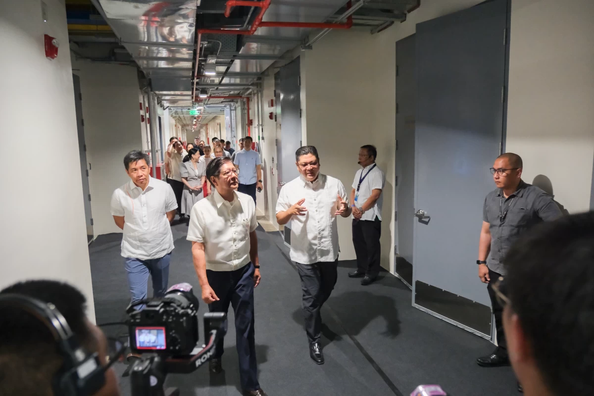 Victor Genuino discusses with President Marcos VITRO’s long-term goal to expand the company’s capacity to 500 megawatts, positioning the Philippines to compete with regional data hubs like Singapore.