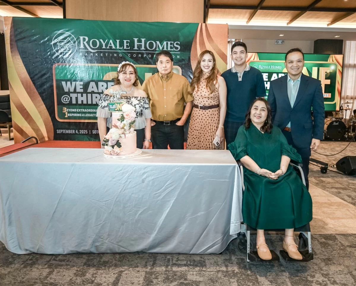 The anniversary is truly a precious milestone celebrated by both Sta. Lucia Land and Royale Homes: RHMC President Matilde Robles, Sta. Lucia Land President Exequiel Robles, Royale Homes Vice President Joanna Robles-Tolentino together with Raphael Tolentino, Royale Homes Vice President Marvin Bernardino, Royale Homes Executive Vice President for Finance, and Administration Ma. Melinda Bernardino. 
