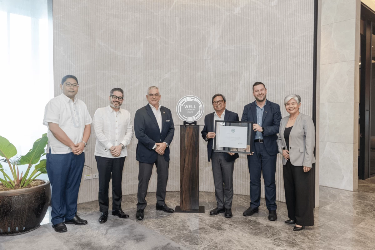 WELL v2 Platinum Certification on the Ayala Corporation headquarters at the Ayala Triangle Gardens Tower Two

Ayala Corporation Employee Support Services Manager Christopher Edward S. Sandoval, Corporate Resources Group Head and Chief Human Resources Officer Francisco Romero Milán, Chairman Jaime Zobel de Ayala, President and CEO Cezar P. Consing, People International WELL Building Institute Senior Vice President and Head of Asia Pacific Jack Noonan, and Experience Head Sherry M. Gosiengfiao