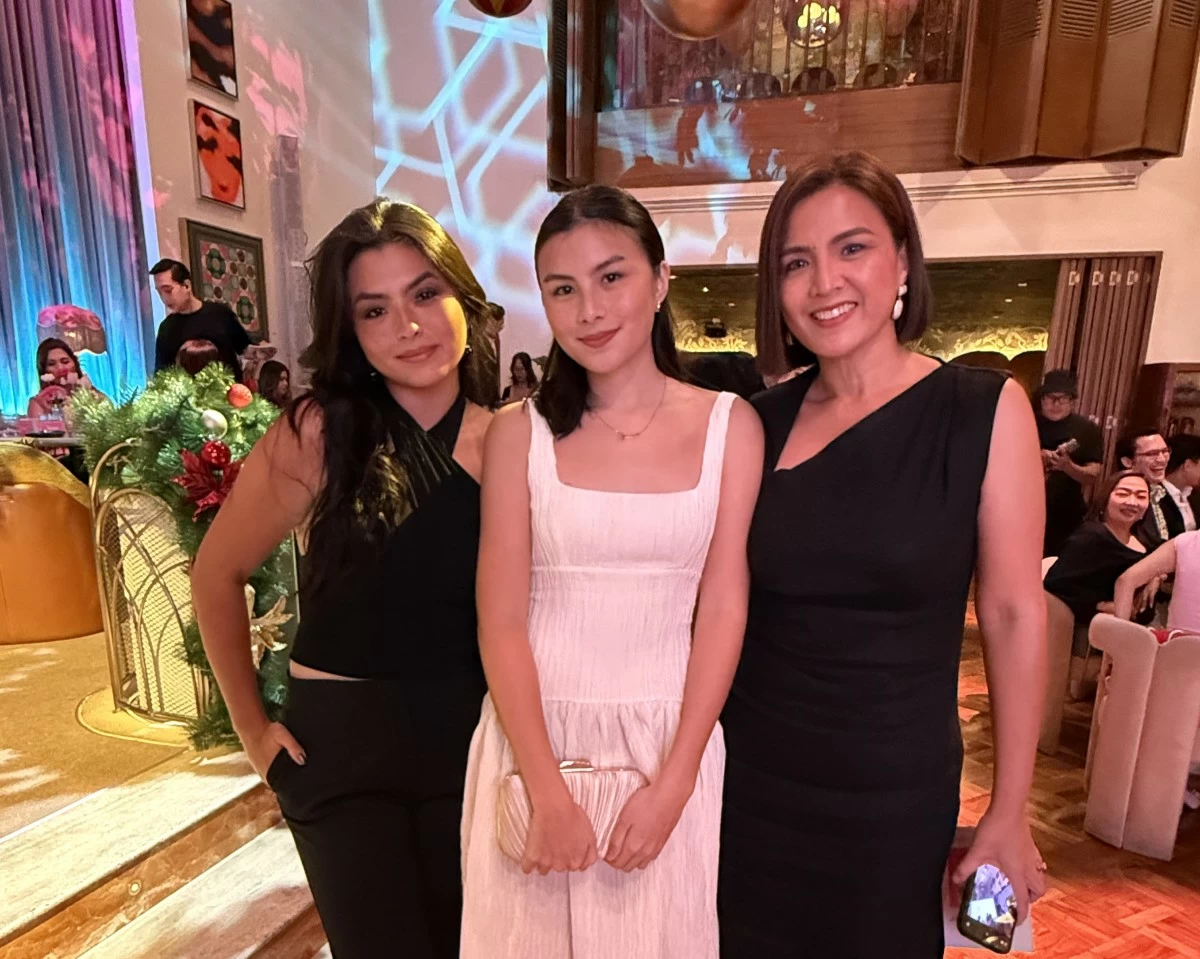 Bernadette Allyson and daughters