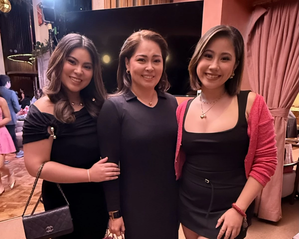 Angelu de Leon with her two daughters