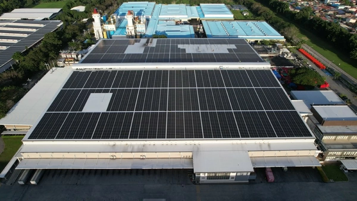 Largest solar site to date. The Canlubang Baking Facility in Laguna is Jollibee Group’s largest rooftop solar site, with 6,300 panels capable of generating up to 3.4 megawatts of clean energy.
