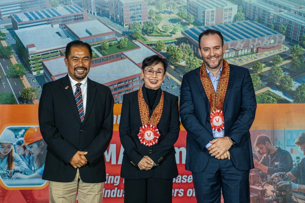 FOR FUTURE INNOVATORS (From left) Batangas State University president Dr. Tirso Ronquillo, Batangas Provincial governor Vilma Santos-Recto, and Aboitiz Economic Estates and Aboitiz Land president and CEO Rafael Fernandez de Mesa officially launched the Batangas State University LIMA Campus, a pioneering model for industry-based learning in the Philippines.