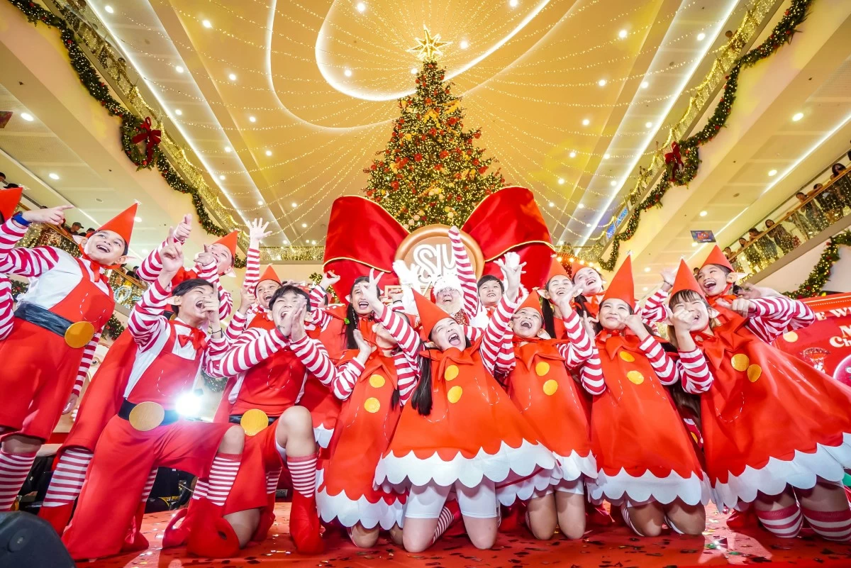 The festive Christmas Holidays at SM Supermalls.  Powered increasingly by renewable sources, SM malls continue to serve as vibrant community hubs—bright, welcoming spaces that reflect SM Prime’s commitment to sustainable and resilient development.

