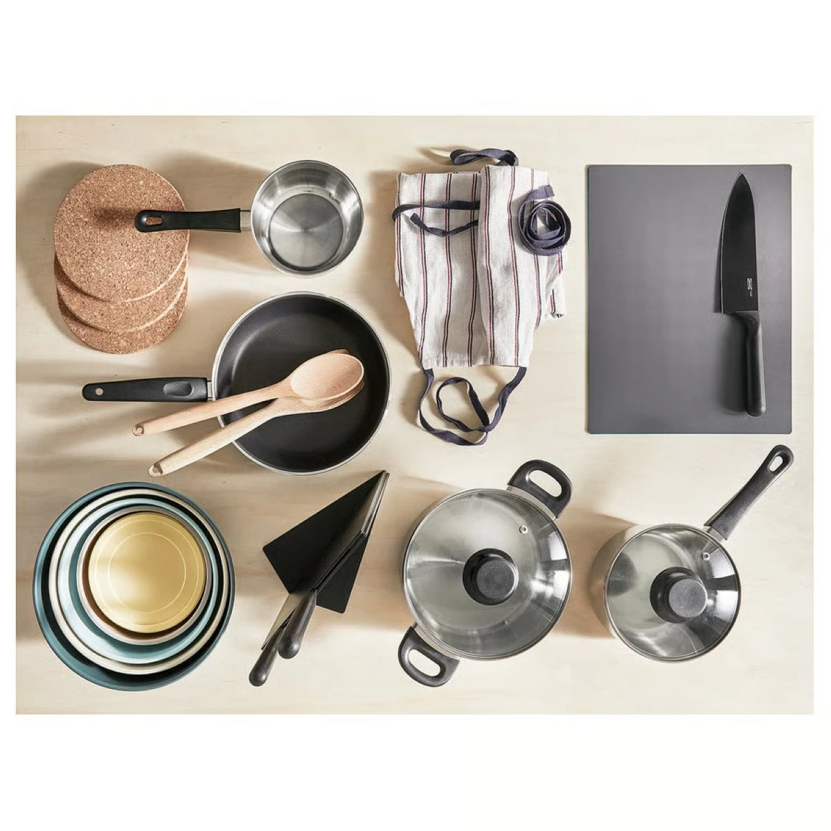 Annons' five-piece cookware set