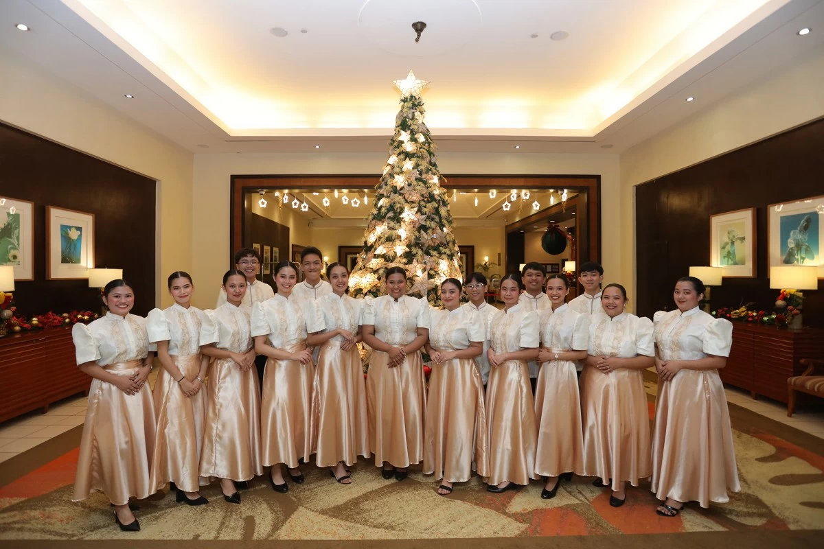 The Himig San Jose Chorale from Alfonso, Cavite, filled the evening with festive harmonies.