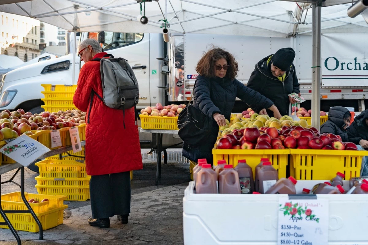 FILE - Customers browse farmer's market displays in Union Square, Jan. 13, 2024, in New York. (AP Photo/Peter K. Afriyie, File)