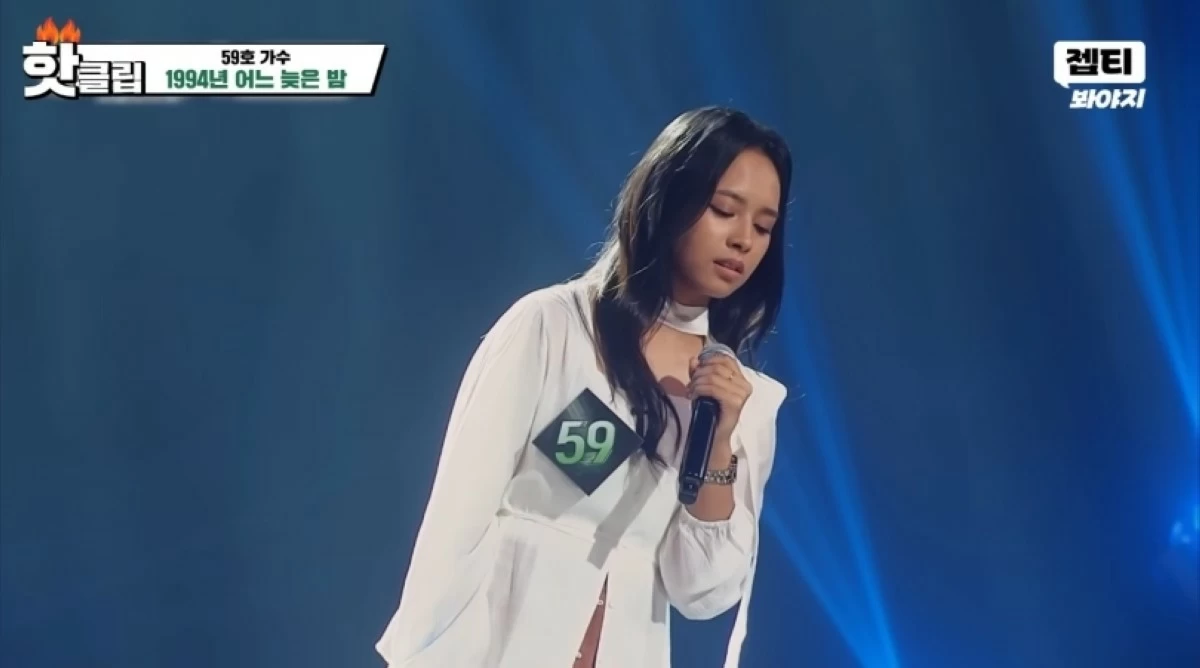 Gwyn Dorado performing 