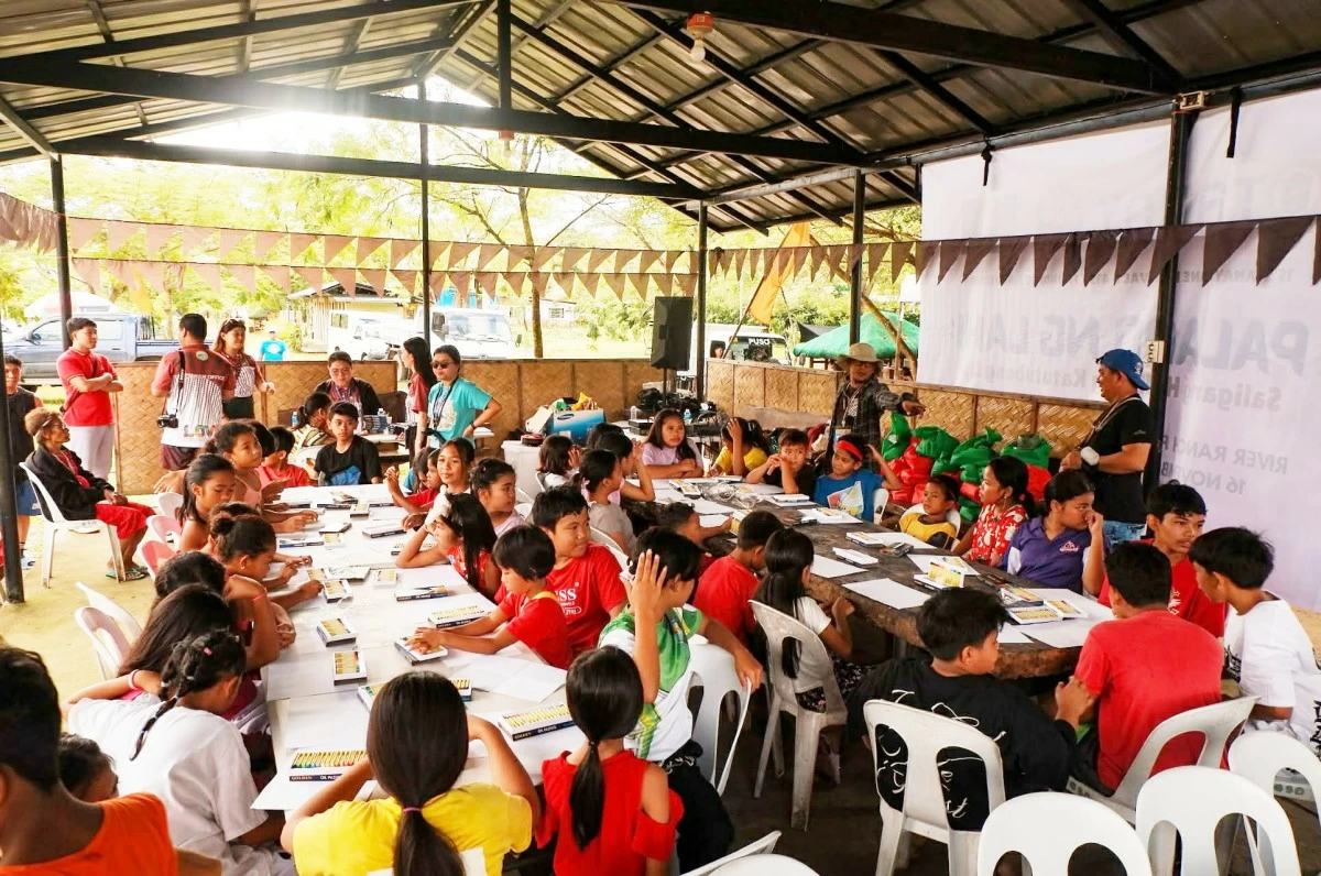 DUMAGAT CHILDREN show creativity at the art class. 