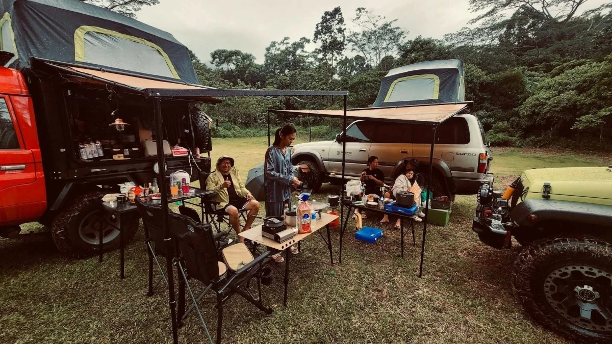 Chilly morning vibes and priceless family bonding at the campsite.