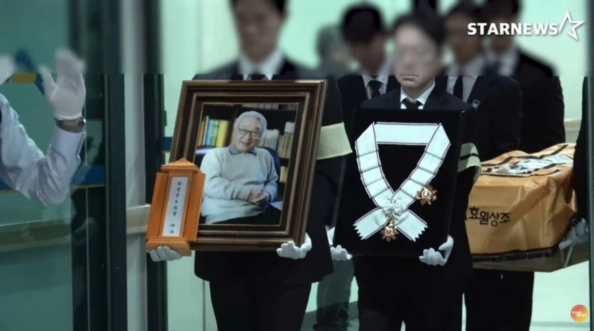 The funeral for Korean actor Lee Soon-jae on Nov. 27 (Screenshot from Starnews Korea video on YouTube) 