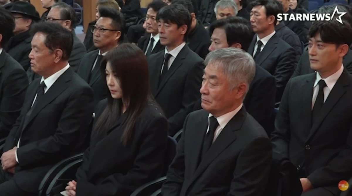 The funeral for Korean actor Lee Soon-jae on Nov. 27 (Screenshot from Starnews Korea video on YouTube) 