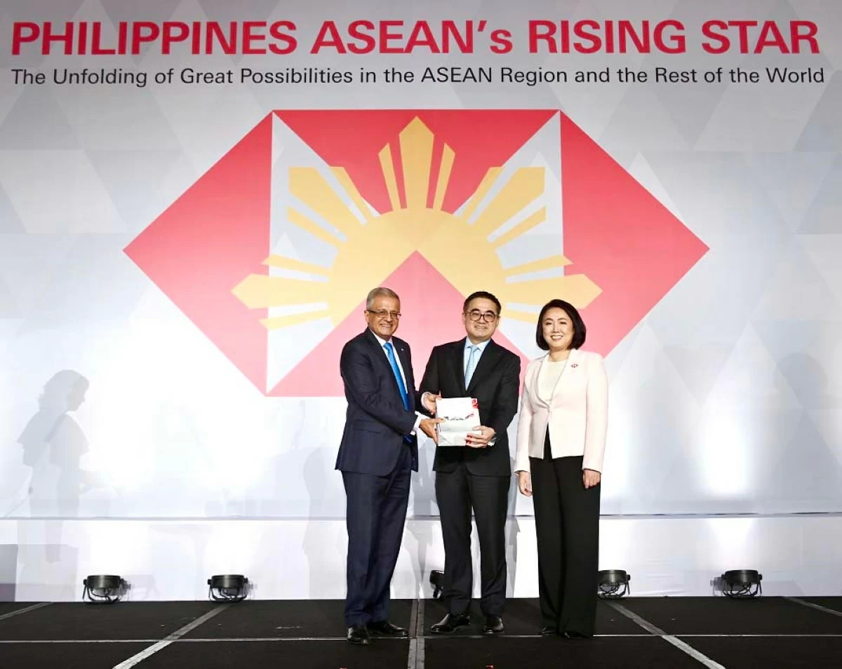 HSBC Philippines holds a forum featuring Philippines as ASEAN's Rising Star (L-R) Sandeep Uppal, Frederick Go, Kai Zhang