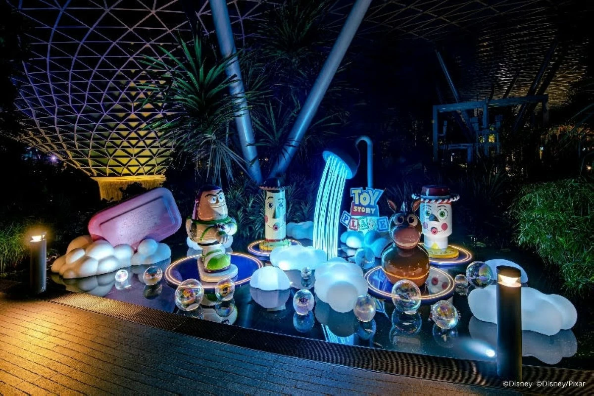 IT'S PLAYTIME Join Buzz, Woody, Jessie, and bullseye for some bubbly fun inspired by Toy Story Place.