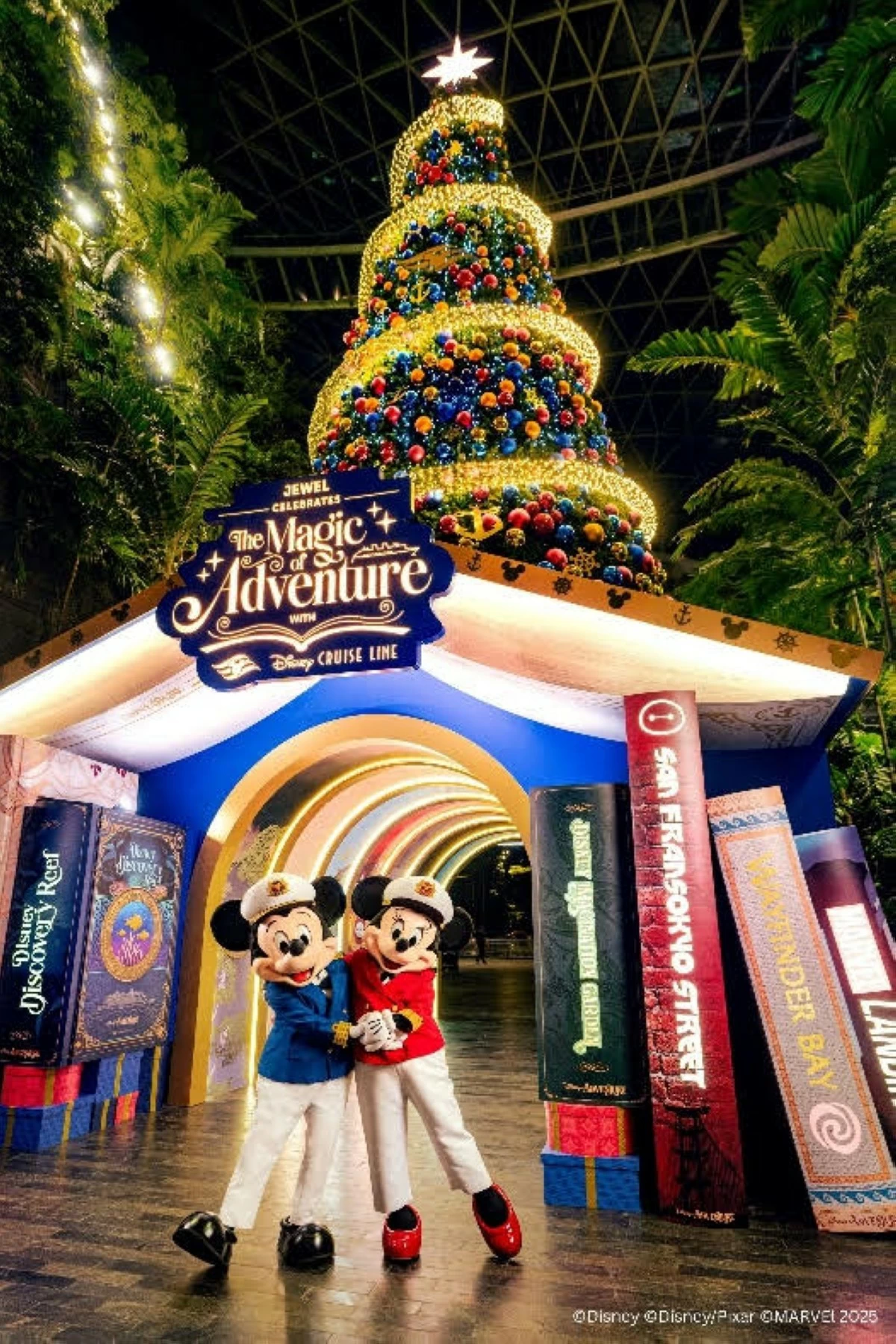 HAPPY HOLIDAYS Mickey and Minnie Mouse pose in front of a Disney Cruise Line-themed Christmas tree.