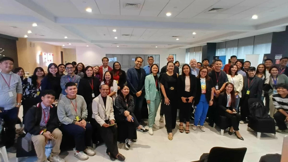 Participants and speakers of PLDT Enterprise’s Innovation Spotlight: Harnessing AI and Cybersecurity for Startups gather for a photo after an insightful session on how collaboration and innovation can empower the startup ecosystem.