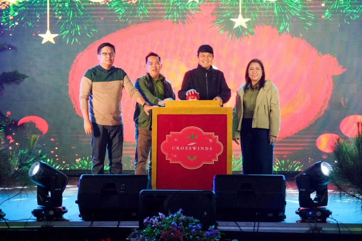 Leading the celebration was Manny Villar, Villar Group chairman (third from the left), who presided over the ceremonial lighting. He was joined by Paulo Plaza, Crosswinds division head; Romeo Sabater, Brittany Group head; and Mary Lee S. Sadiasa, Vista Land chief operating officer.