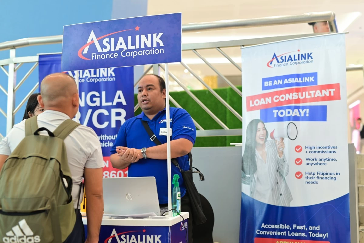 Attendees make their rounds at the Partner Passport Challenge, visiting different booths to learn about hiring solutions, business tools, digital platforms, and partner services that support MSME growth.