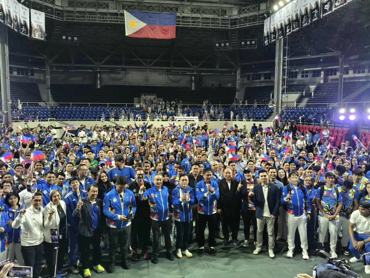 PSC and POC official with some of the members of the Philippine delegation during the SEA Games send-off (Reynald Magallon/MB)