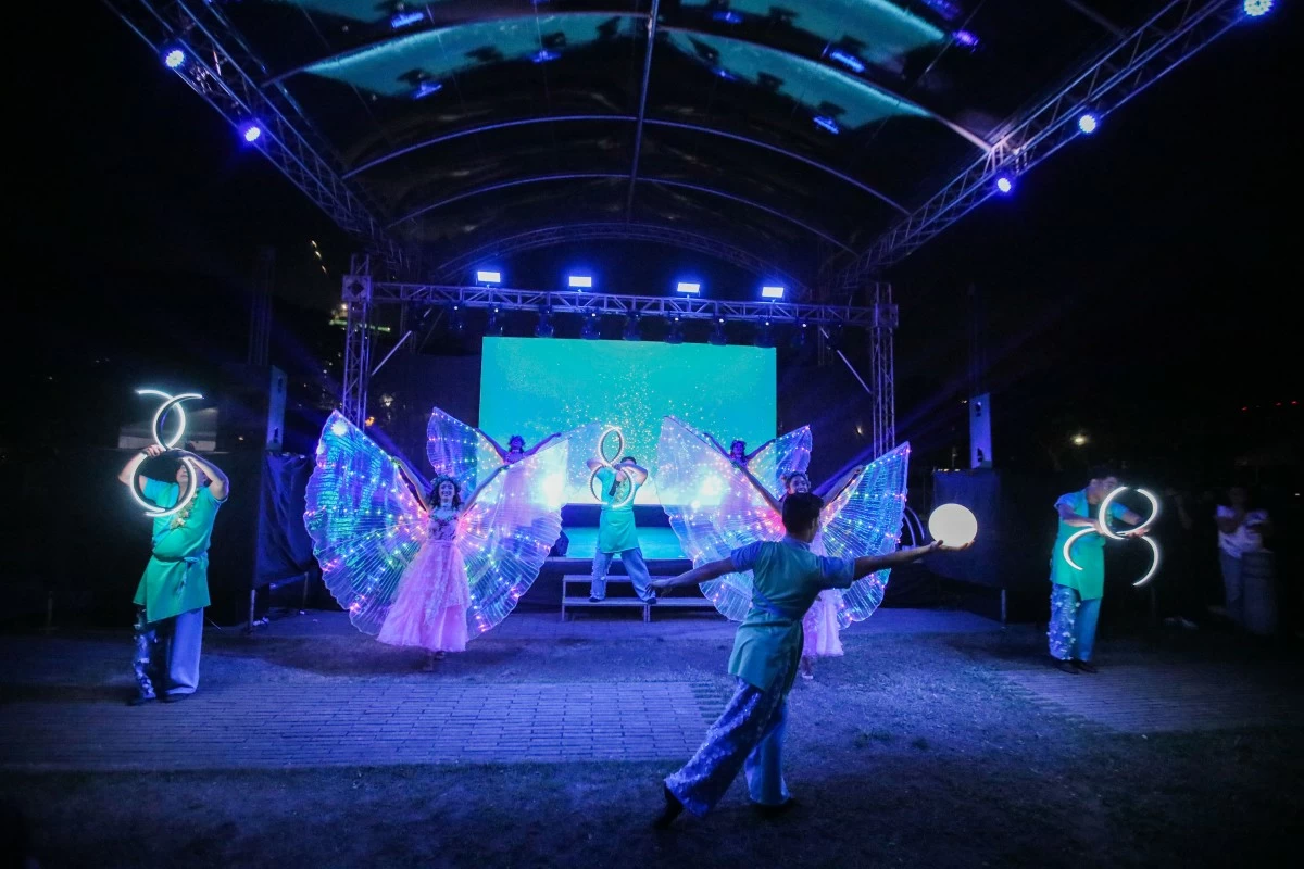 Stage glows as Holiday Light Symphony delivers a magical light show