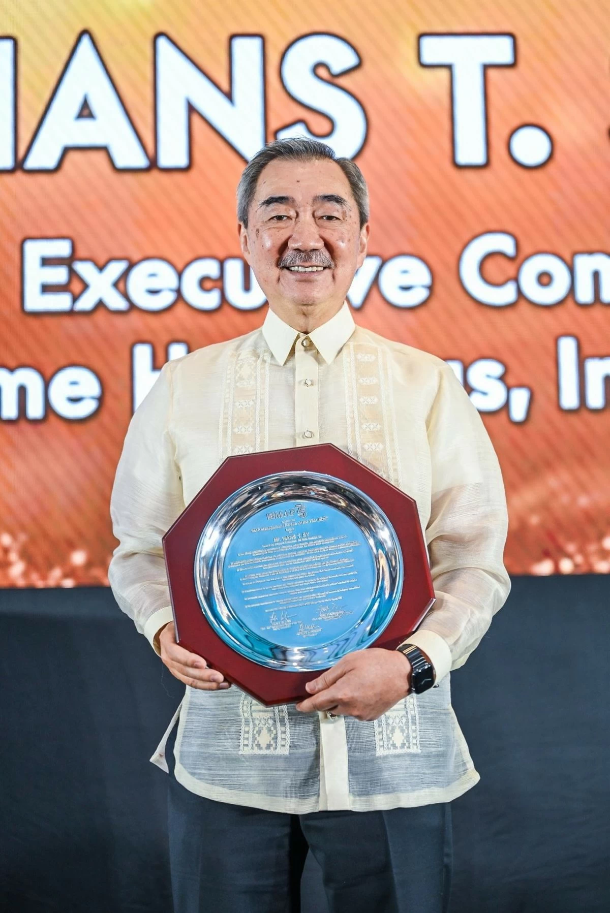Hans Sy receives the MAP award, following his father, Henry Sy Sr., and sister, Teresita Sy-Coson, as the third family member to win the prestigious distinction.