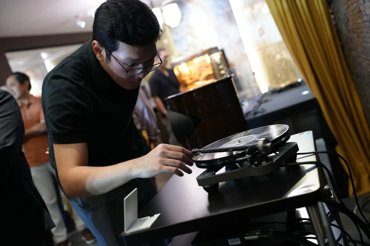 Fyne Audio and Rega’s Charles Gan plays '80s music on a limited edition Rega Planar 10 turntable