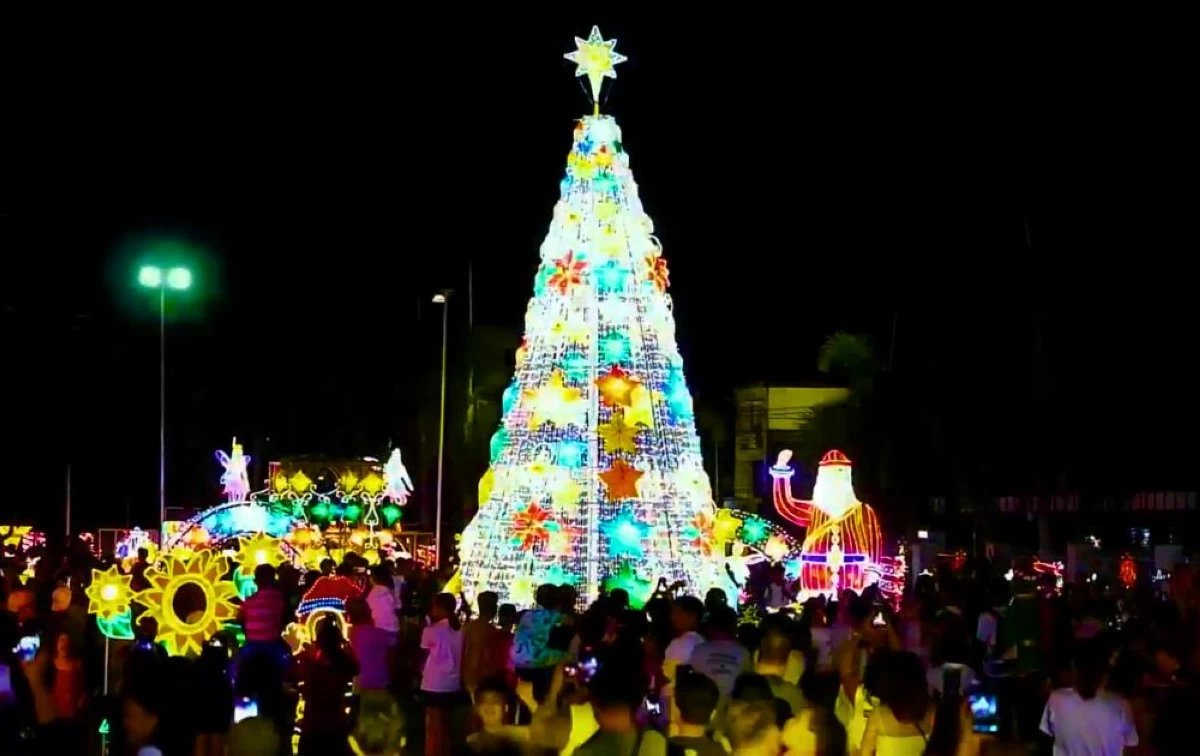 The giant Christmas tree and holiday displays illuminated at the Carmona City Park on Nov. 28 (Screenshot from the City of Carmona's Facebook live stream)