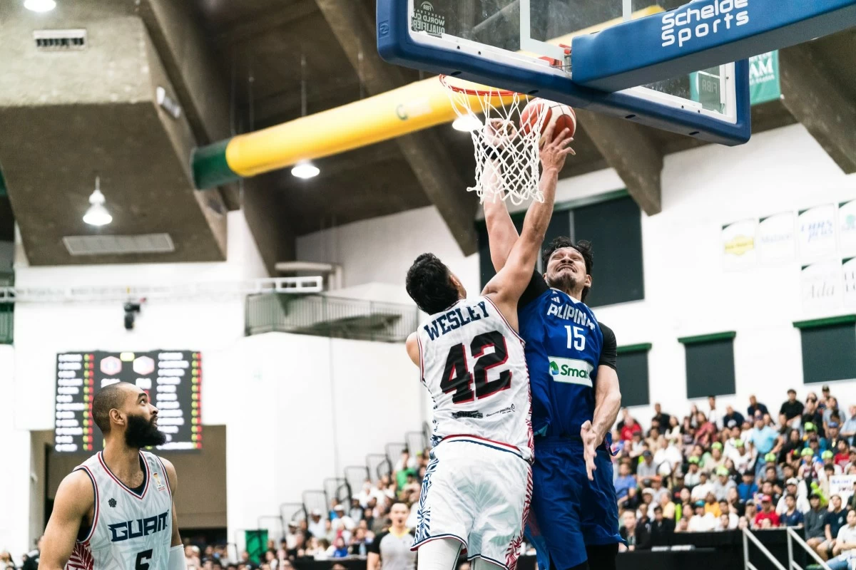 June Mar Fajardo leads Gilas Pilipinas' rebounding crew. (FIBA)