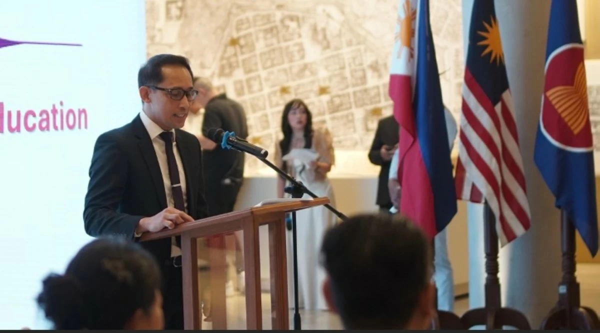 Dir. Amorsolo T. Camara, Jr. conveys the message of support on behalf of the Department of Education