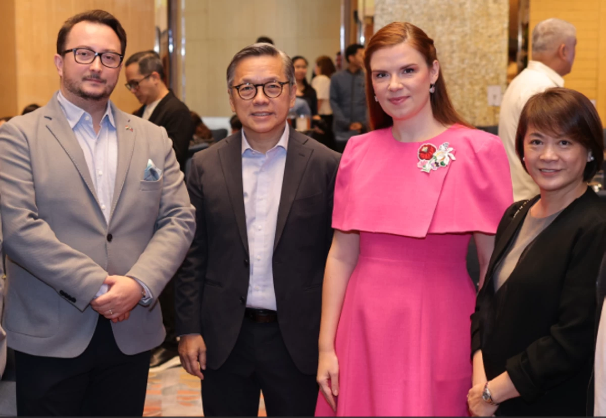 Arkadiusz Jan Tracz with Eric Teng, president of Restaurant Owners of the Philippines, Ambassador Titanillah Tóth, and Emelda Teng of Baby Spice Food Corporation