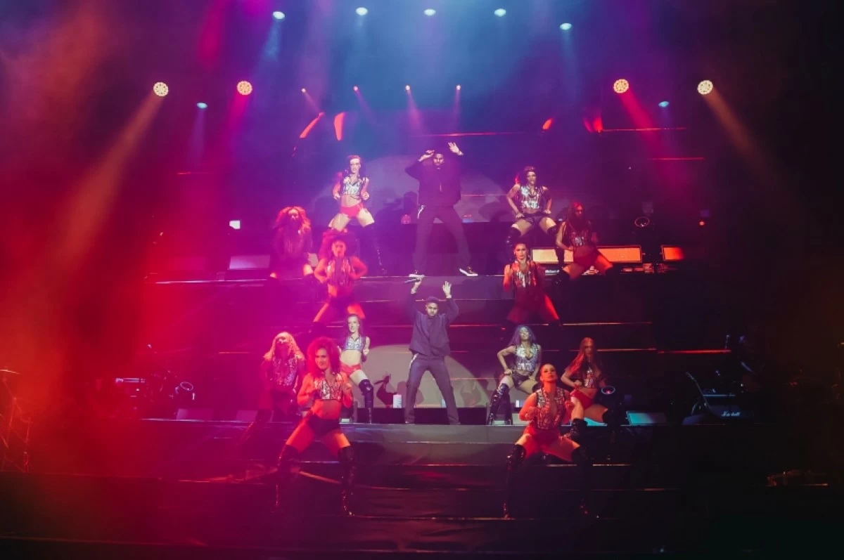 Jason Derulo performing at his Nu King World Tour in Manila on Nov. 22 at the SM Mall of Asia Arena (L-Squared Productions)