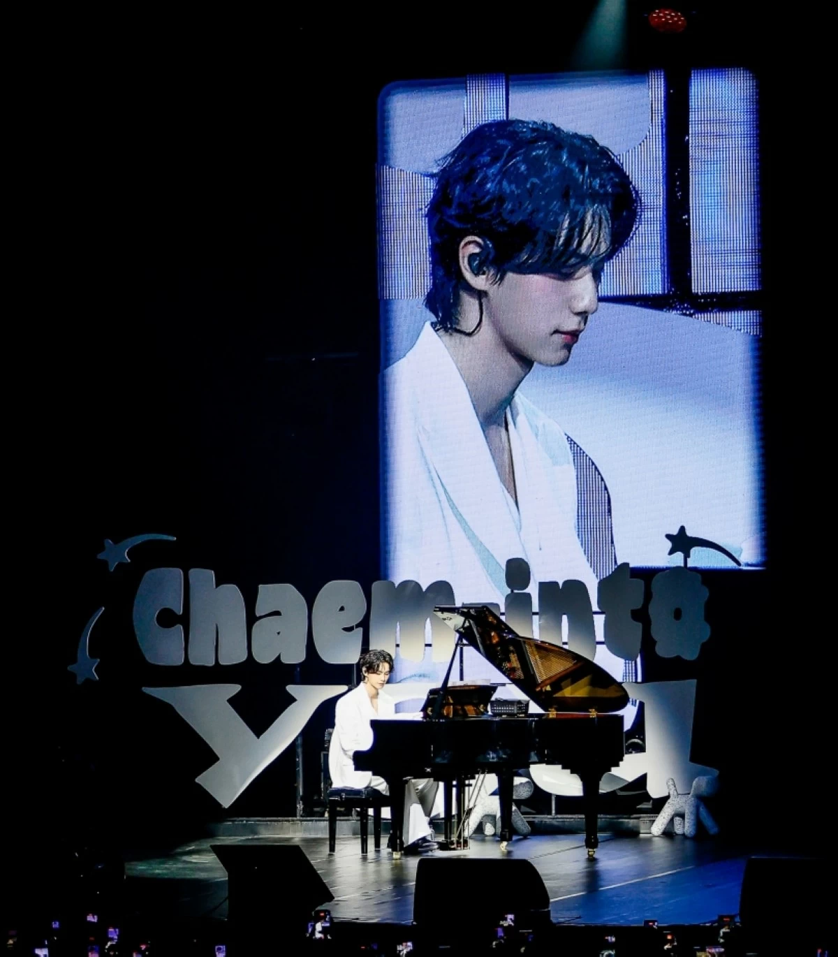 Korean actor Lee Chae-min playing the piano at his fan meeting in Manila (Pulp Live World, Varo Entertainment) 
