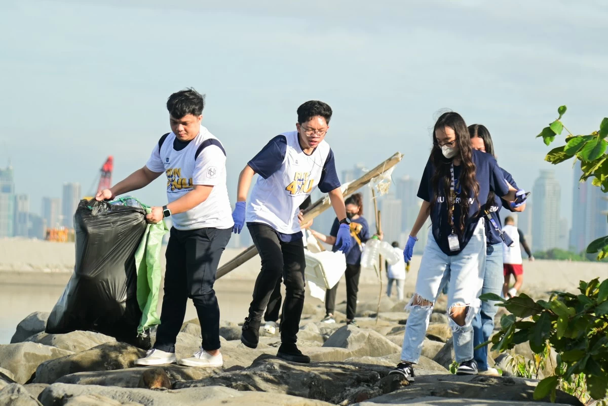 Youth leaders take the frontlines in SM Cares coastal cleanup, driving collective action for cleaner, healthier coastlines.