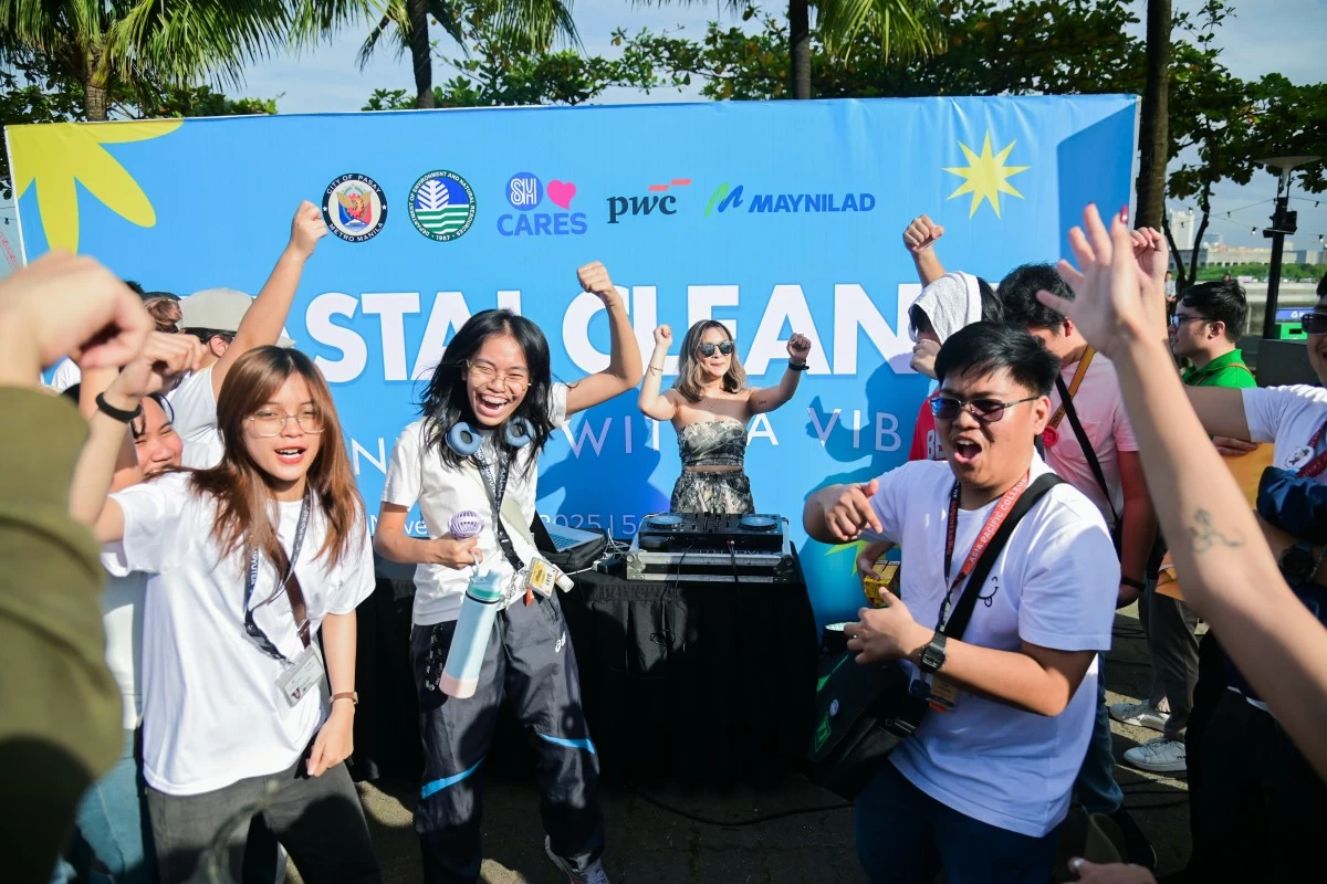 Youth bring the bayanihan vibe to life—joining SM Cares’ coastal cleanup while enjoying music and climate action in one meaningful celebration.
