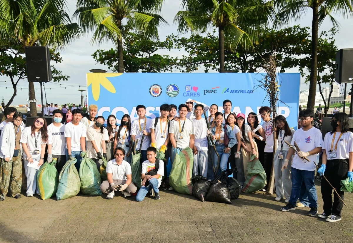 SM Cares champions the spirit of bayanihan as youth volunteers lead the coastal cleanup—proving that every small act can create waves of change.