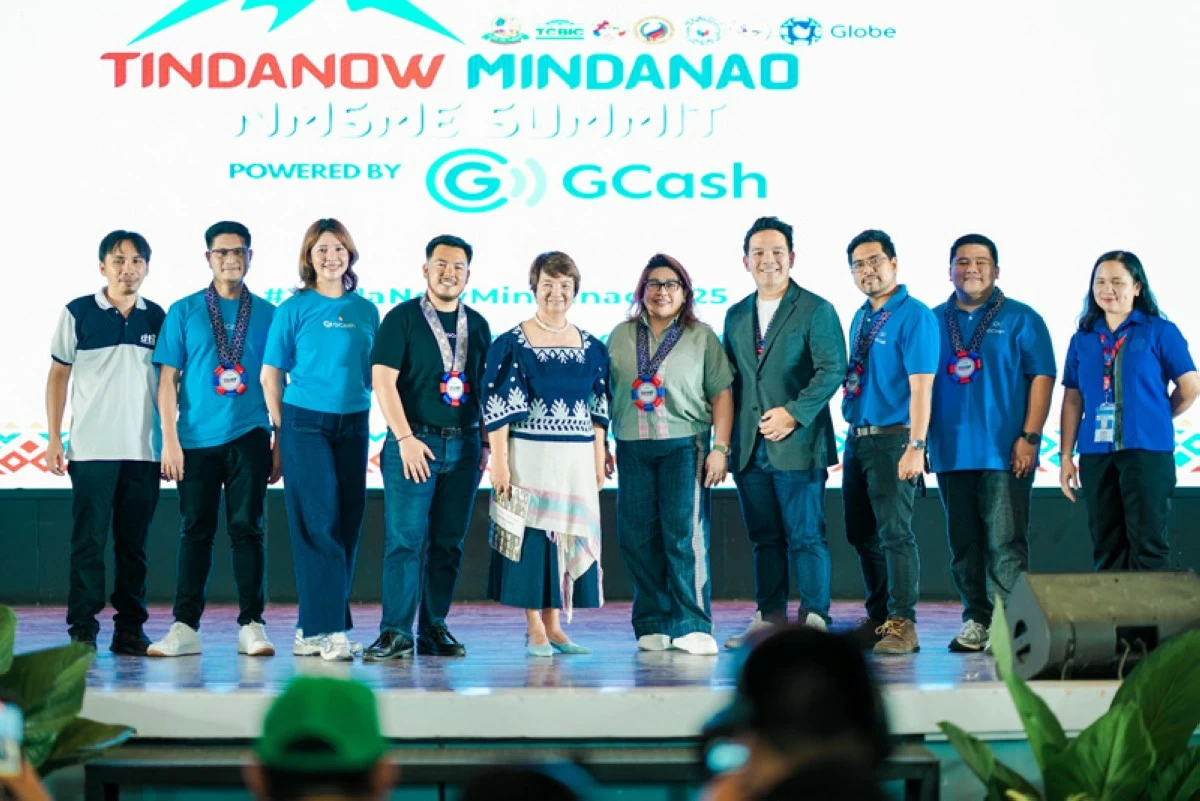 From left: DTI Division Chief, Erick Cezar Elipian; GCash CXM Governance Training Head, JJ Pacheco; GCash Account Manager Inbound Sales for Mindanao, Angela Pupos; GCash Head of Sustainability, CJ Alegre; TCCWFI President, Alma Lim Uy; GCash Vice President and Head of Public Sector, Cleo Celeste Santos; Fuse Financing Inc., the lending arm of GCash, Head of B2B lending, Kevin Yu; GCash, Mindanao Regional Sales Head, Abran Tinagan; Mindanao Channel Distribution Manager, Mikee Esguerra; and TESDA Senior Specialist, Lythelle Ramos.