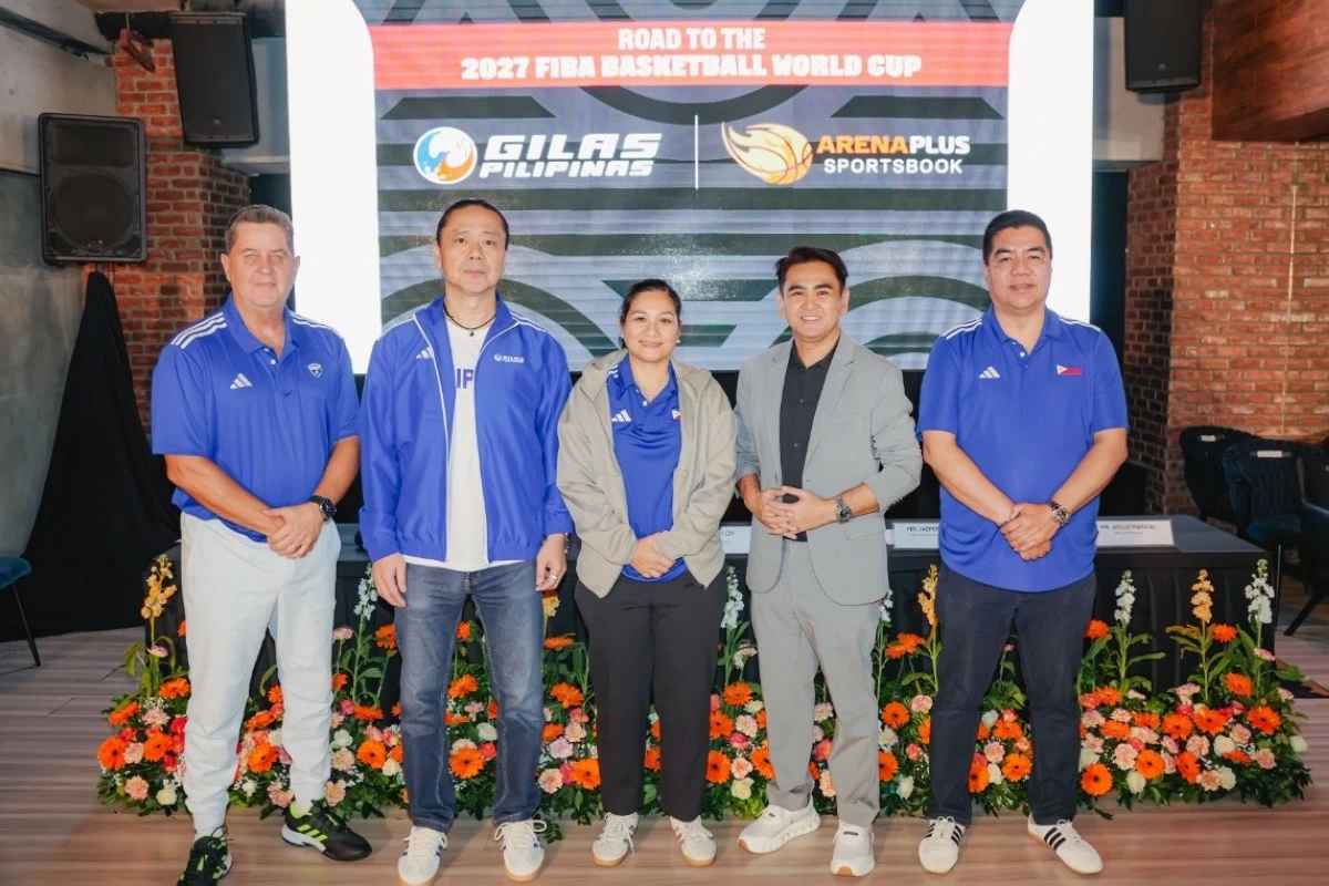 [L-R]: Mr. Tim Cone, Gilas Head Coach, Mr. Alfrancis Chua, Gilas Pilipinas Program Director, Ms. Erika Dy, Executive Director of the Samahang Basketbol ng Pilipinas, Mr. Rafael Jasper Vicencio, Official Representative of ArenaPlus, Mr. Willie Marcial, PBA Commissioner


