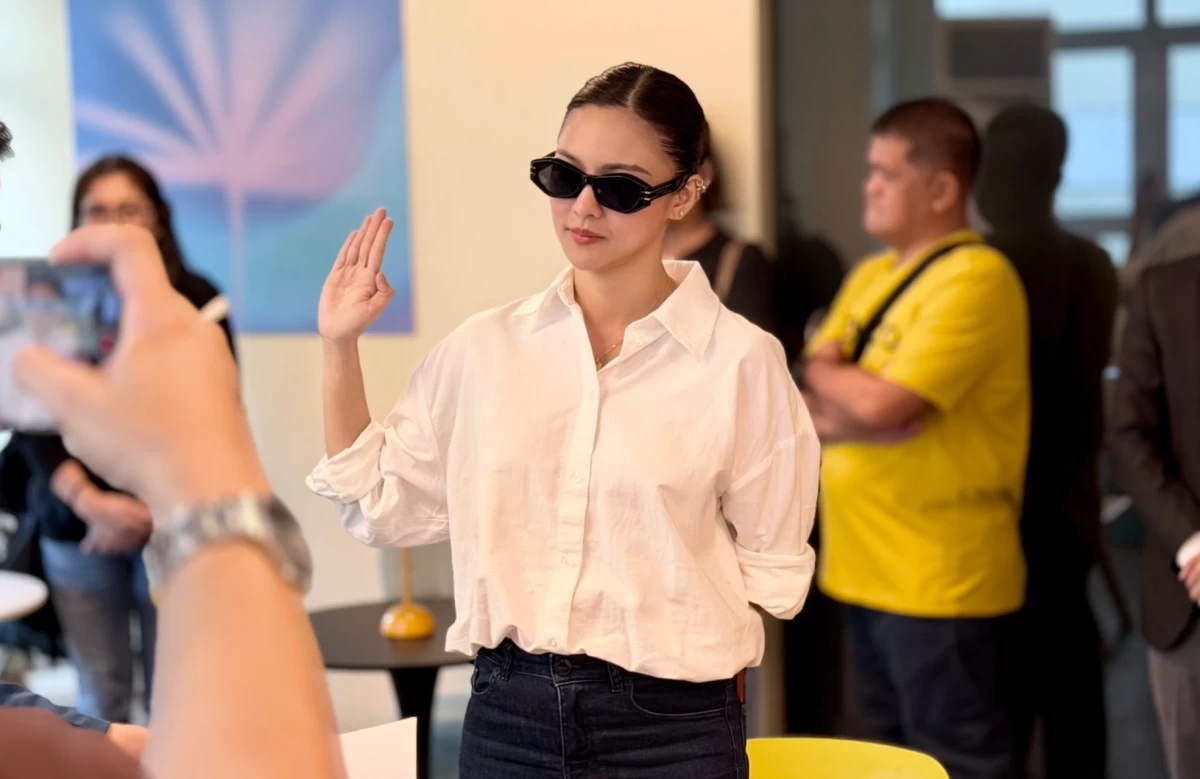 Asia’s Multimedia Idol KimChiu, together with her lawyers, LEAPLAW Lilagan Espinosa & Presto Legal and Technical Consultancy, formally files a case against Lakambini Chiu at the Justice Cecilia Muñoz Palma Hall, DOJ Building, Quezon City, on Dec. 2. (Images by Star Magic)