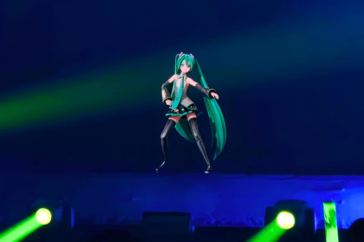Hatsune Miku and fellow Vocaloids perform for the first time at the world-class stage of SM Mall of Asia Arena.