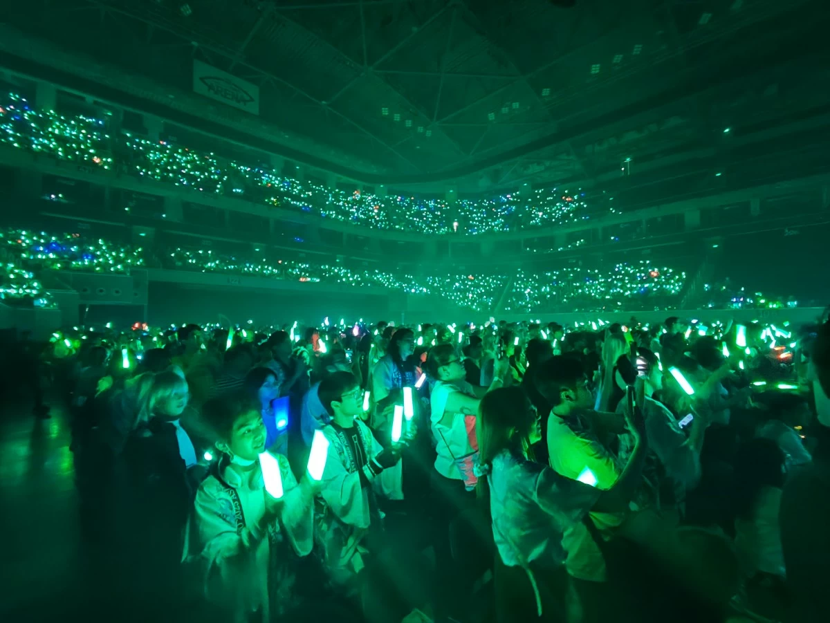 A sweeping crowd at the SM MOA Arena during the MIKU EXPO 2025.