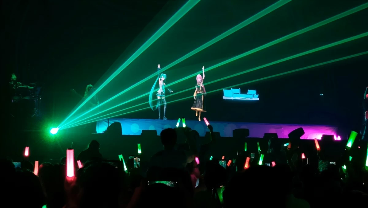 Vocaloids Hatsune Miku and Luka Megurine lead the crowd to cheers at the MIKU EXPO 2025.