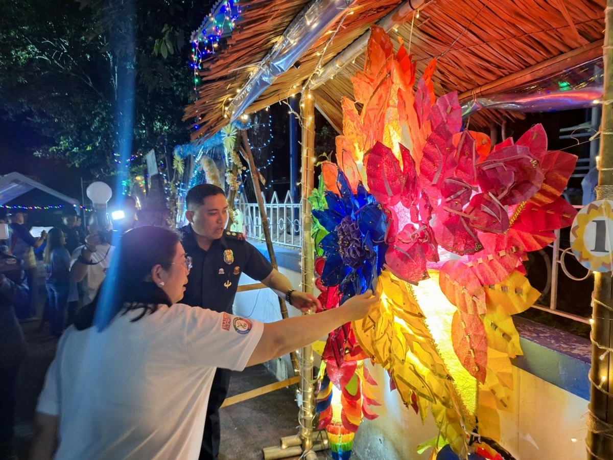 Rizal Gov. Nina Ynares touches a lantern that is on display at the Rizal PPO (photo by Rizal PPO)