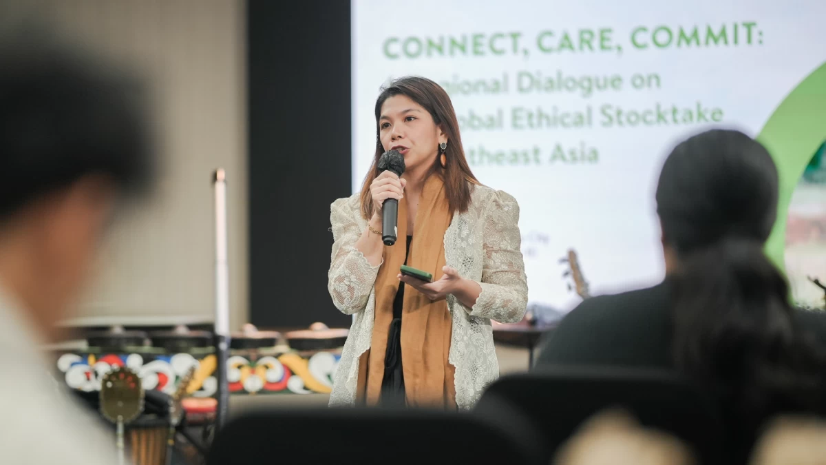Climate Reality Philippines Interim Branch Manager Aimee Oliveros opens the event with a message on strengthening solidarity among Southeast Asian communities. 