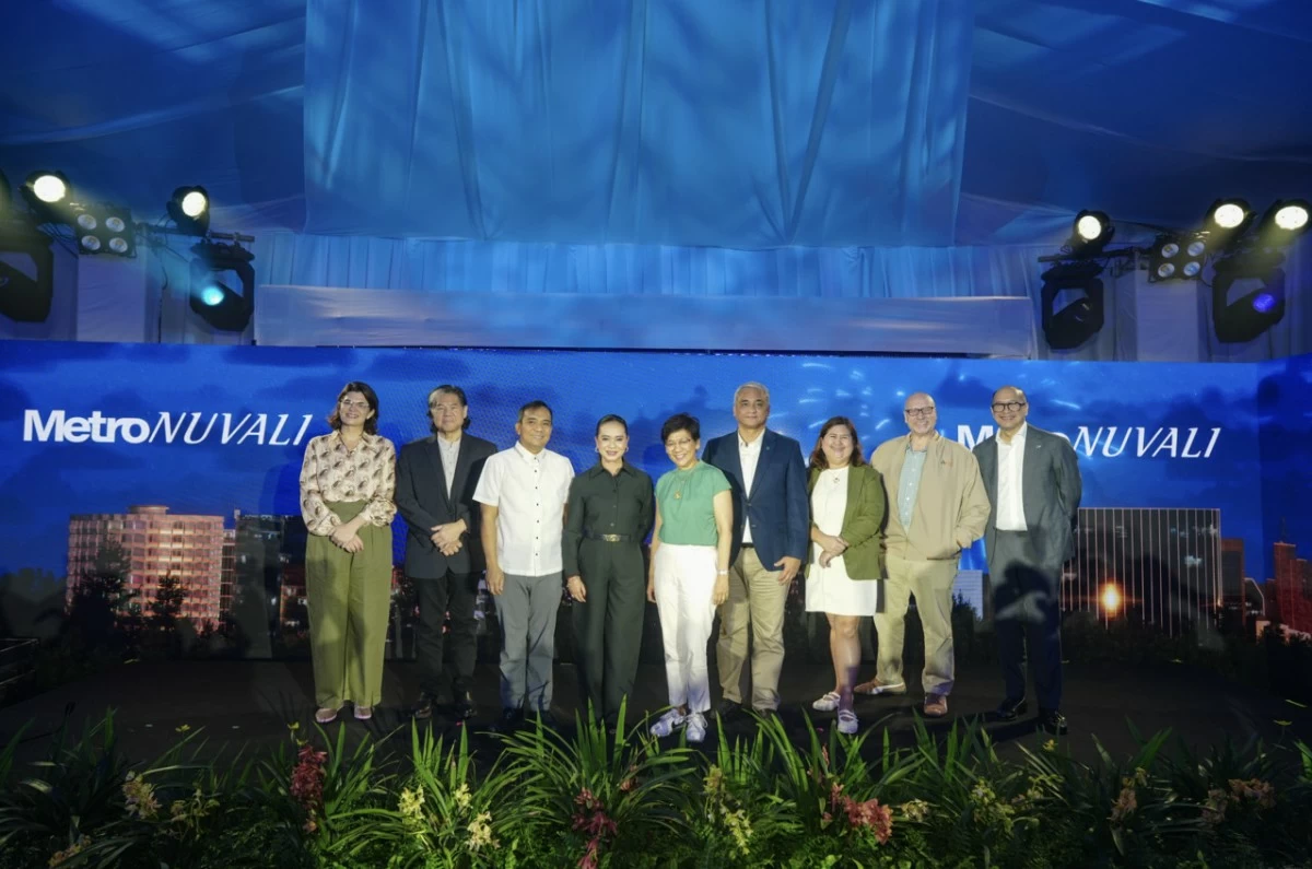 Mariana Zobel de Ayala, SVP, Leasing and Hospitality group head of Ayala Land; Ar. Andy Locsin; Santa Rosa, Laguna Vice Mayor Arnold Arcillas; Santa Rosa, Laguna Mayor Arlene Arcillas; Meean Dy, president and CEO of Ayala Land; Christopher Maglanoc, SVP and group head of Ayala Land Estates; May Rodriguez, VP and Senior Estate Development head of Ayala Land Estates; Paul Birkett, chief operating officer of Ayala Malls; Hans Lopez-Vito, head of Brand Experience and Brand Strategy for Corporate, Estates, and Residential of Ayala Land
