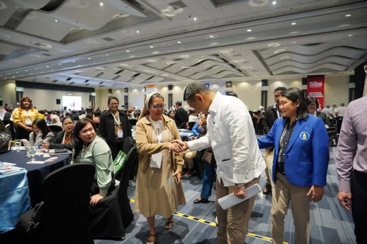 DepEd Secretary Sonny Angara thanked private school leaders for their support in advancing nationwide education reforms. (DepEd photo) 