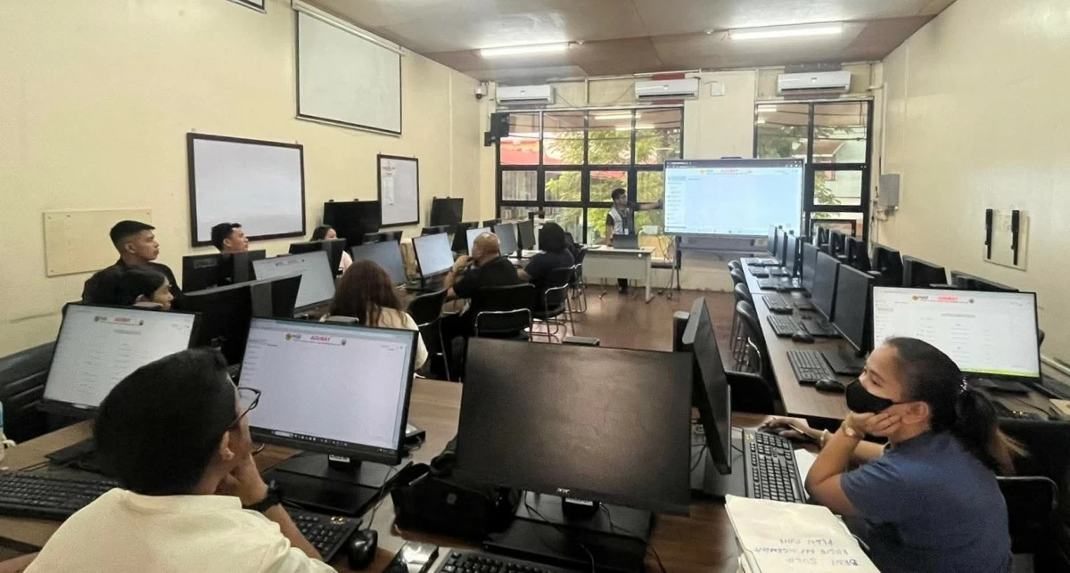 Barangay officials from Iloilo City undergo digital training to familiarize themselves with the SWM IS, equipping them with tools to track, report, and improve waste management practices in their communities.
