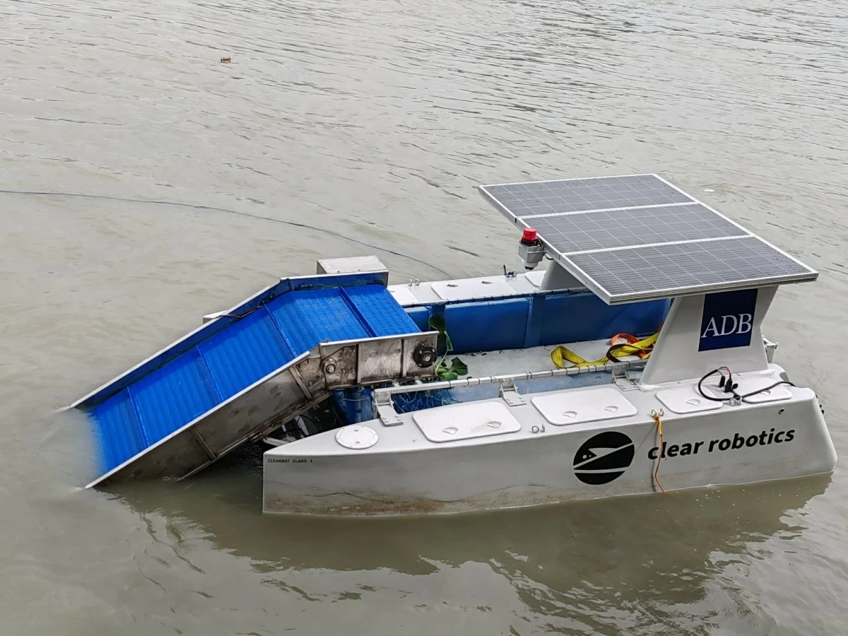 The AI-powered Clearbot for river cleanup. 