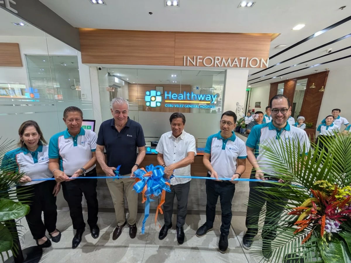 (L-R) HMN Chief Network & Business Development Officer Margaret Bengzon, HMN President & CEO Jaime Ysmael, AC Health Chairman Fernando Zobel de Ayala, Cebu City Mayor Nestor Archival, HCVGH Chief Operating Officer James Ting, and AC Health President & CEO Paolo Borromeo. 
