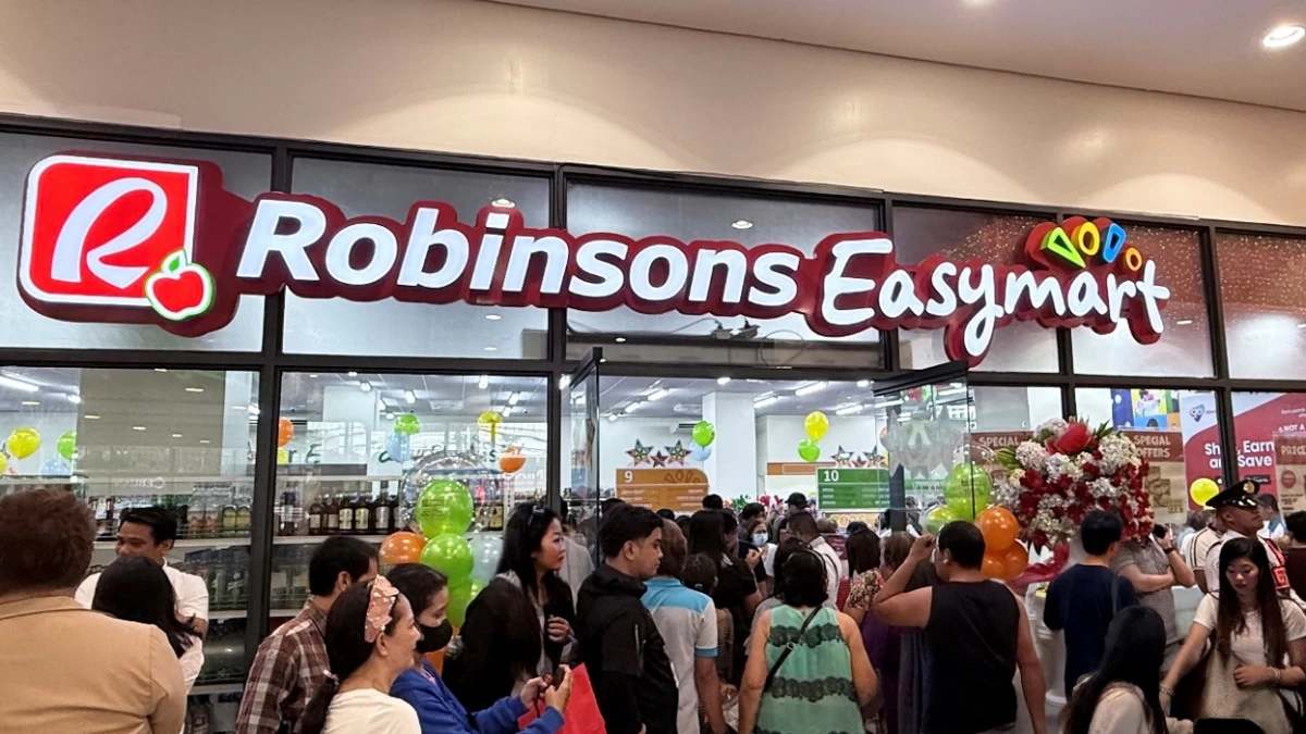 The Plaza Bagong Silang features Robinsons Easymart.
