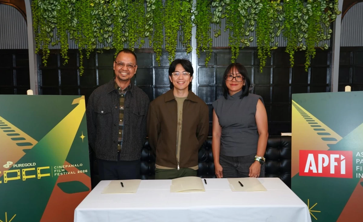 APFI General Manager Russel Frederick Oledan, Puregold CinePanalo Festival Director Christopher Cahilig, and Festival Chair Ivy Hayagan-Piedad affirm their new partnership with a handshake. This step strengthens scholarship grants for young, aspiring filmmakers.



